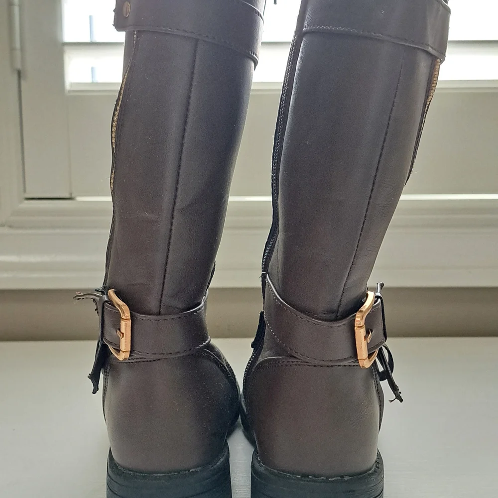 Brown Knee-High Boots with Gold Accents - Picture 5 of 7
